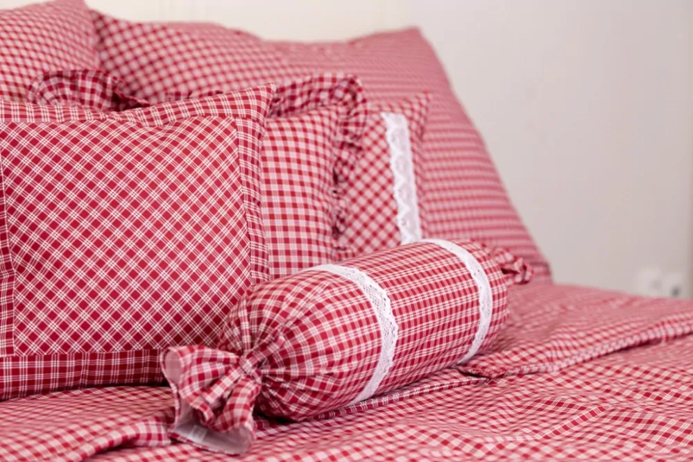 Krepové povlečení ČERVENÁ KOSTIČKA pozitiv - 1x 140/220, 1x 70/90