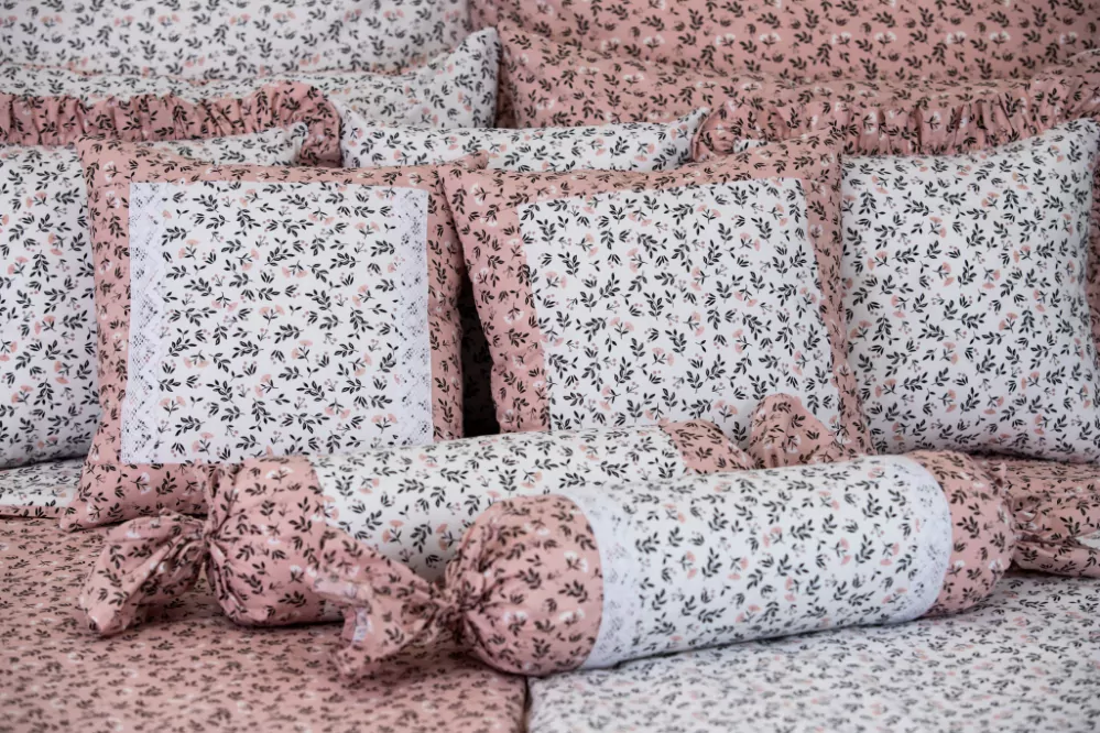 Bavlněný povlak váleček s krajkou HERBARIUM bílo / starorůžové - 50/15