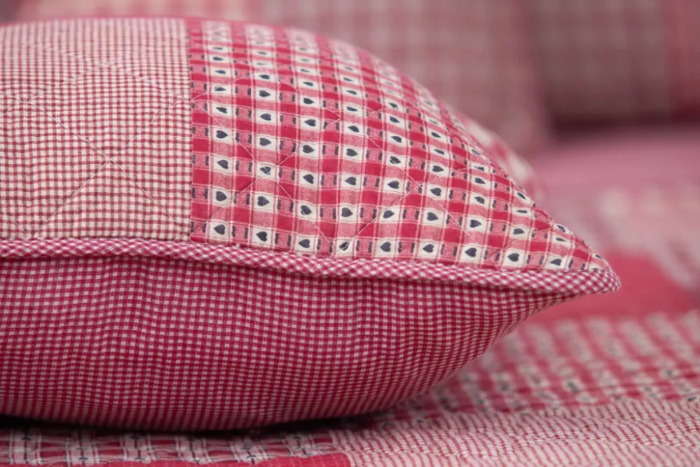 Oboustranný povlak prošívaný DELUXE Patchwork červený - 70/50 cm