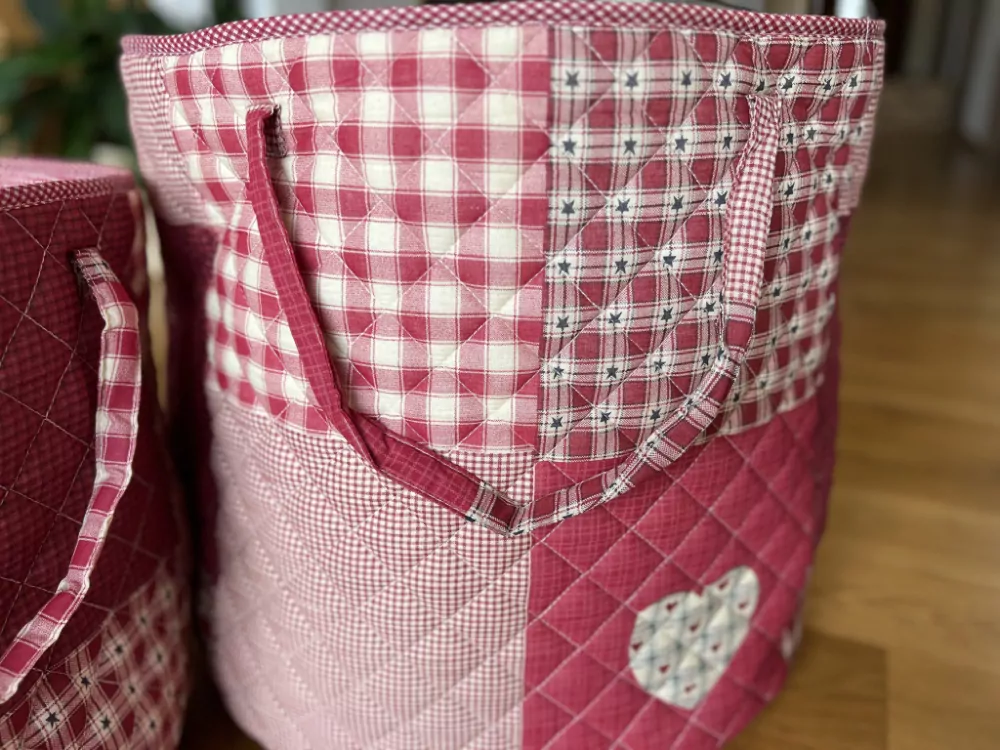 Úložný koš DELUXE prošívaný PATCHWORK červený - průměr 50cm
