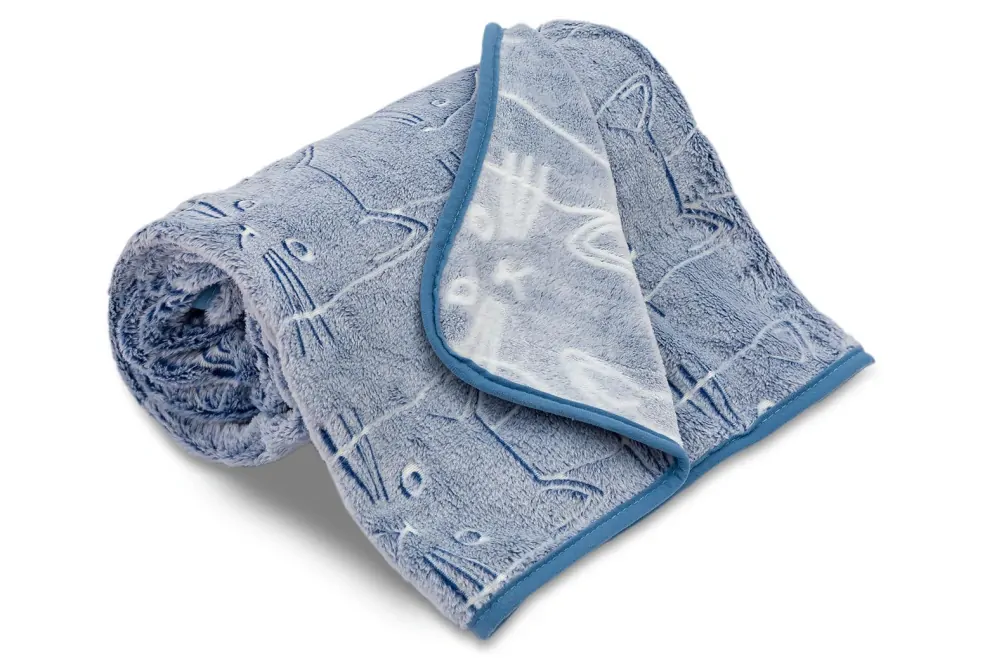 Deka mikroplyš svítící ve tmě 100 x 150 cm - KOČKY modré