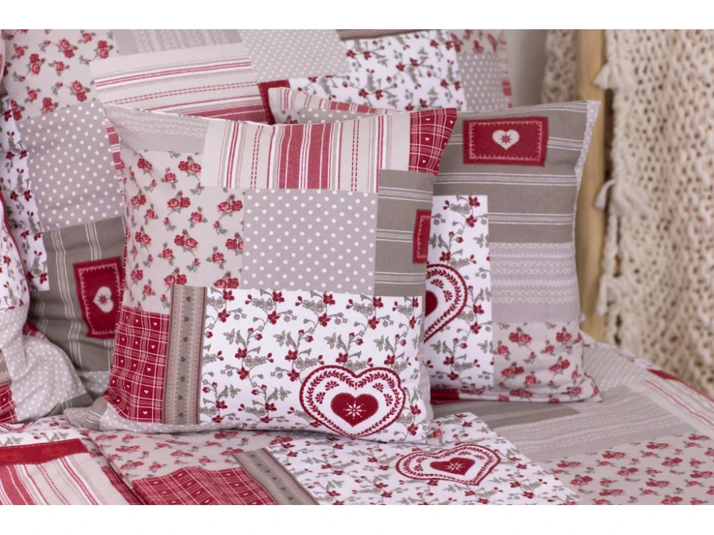 Flanelový povlak Červený patchwork srdíčka