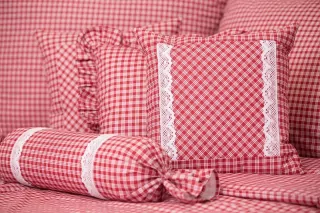 Krepový povlak prošívaný s krajkou ČERVENÁ KOSTIČKA pozitiv - 1x 40/40