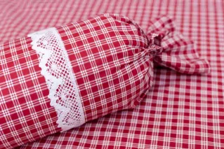 Krepový povlak váleček s krajkou ČERVENÁ KOSTIČKA pozitiv - 1x 50/15