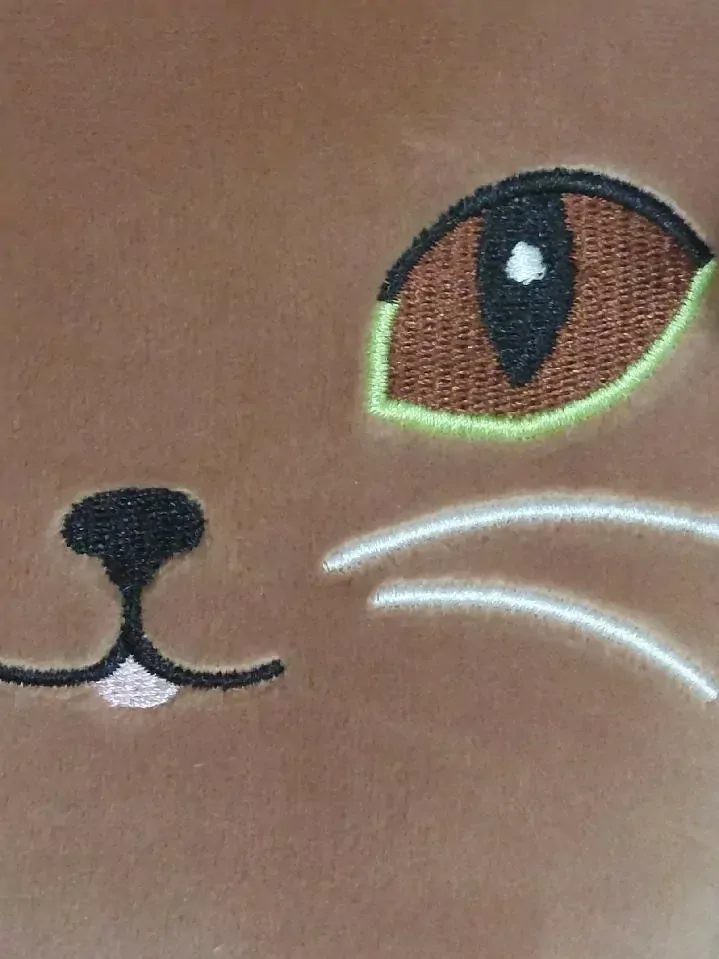 Plyšák - polštářek mikrospandex  Kočka sv. hnědá