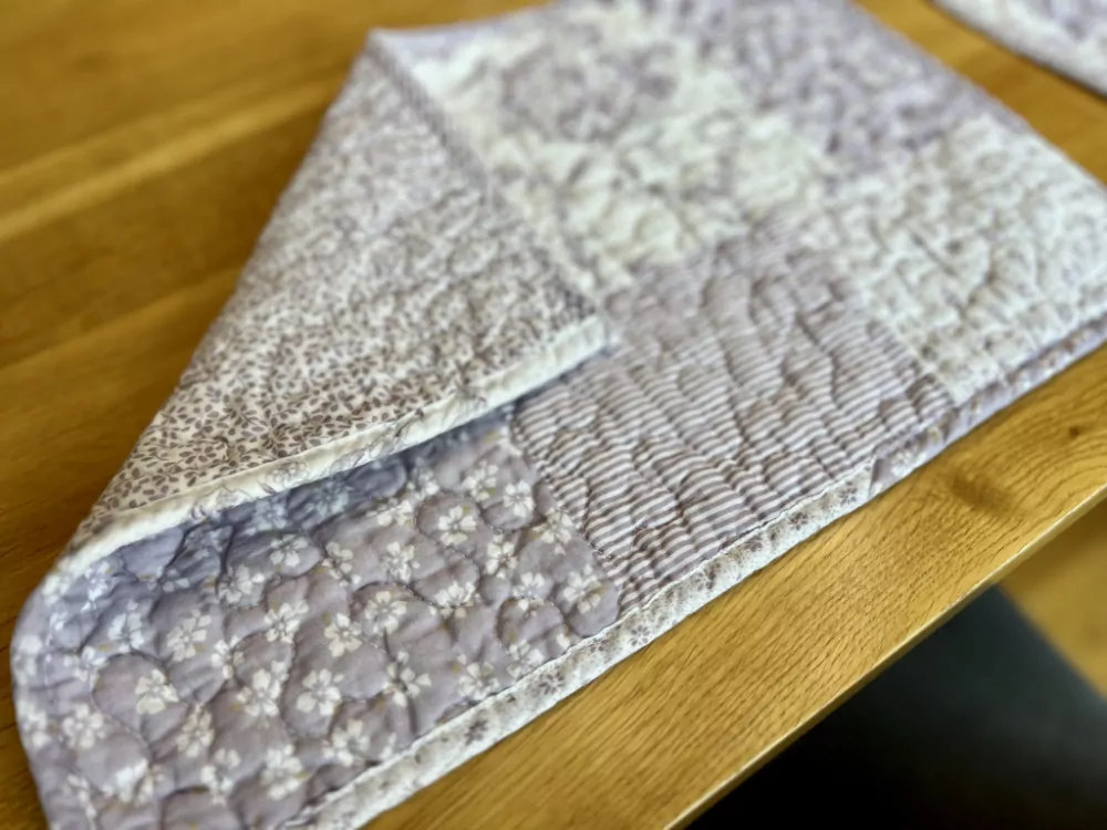 Prostírání DELUXE prošívané PATCHWORK LILA - 30 x 40cm