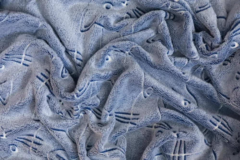 Deka mikroplyš svítící ve tmě 100 x 150 cm - KOČKY modré