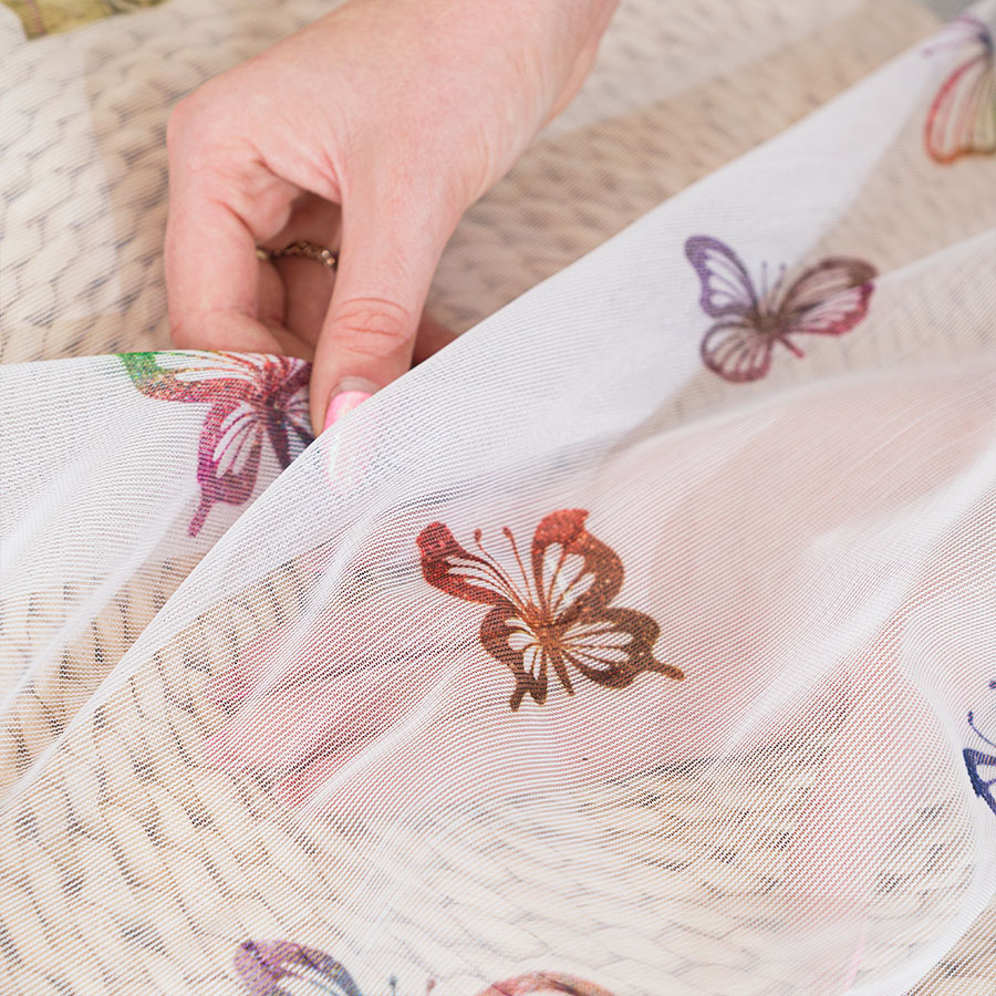 Kusová záclona Barevní motýlci - 150 x 300 cm