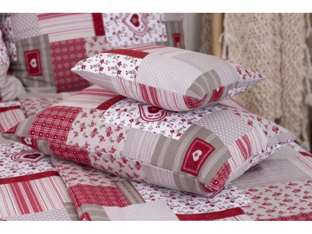 Flanelový povlak Červený patchwork srdíčka