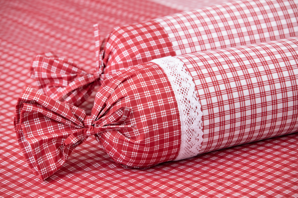 Krepové povlečení ČERVENÁ KOSTIČKA negativ/pozitiv - 1x 240/220 + 2x 70/90