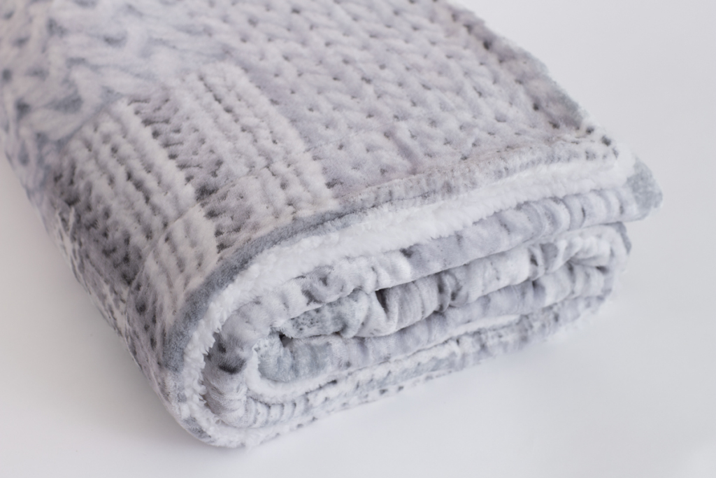 Deka mikroflanel s BERÁNKEM MODROŠEDÝ COPÁNKOVÝ VZOR - 150 x 200 cm