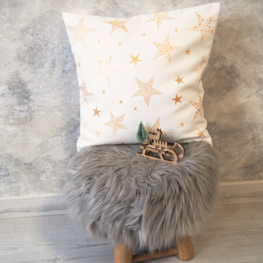 Vánoční povlak na polštářek SOFT 25269-101 HVĚZDY ZLATÉ - 40/40
