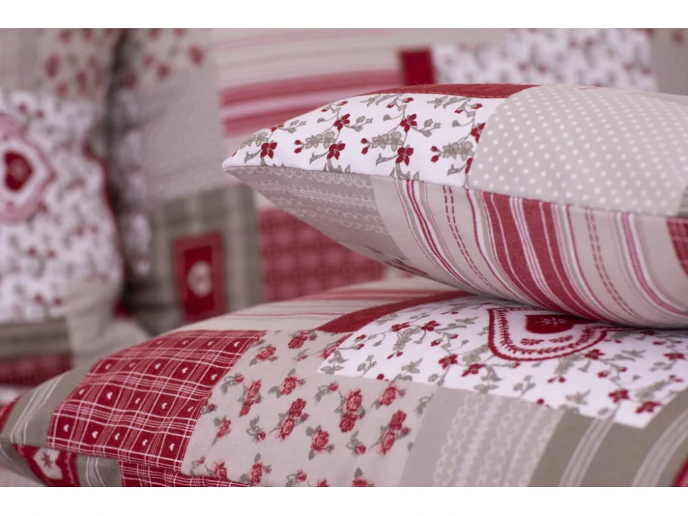 Flanelový povlak Červený patchwork srdíčka