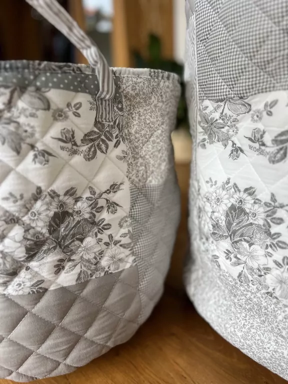 Úložný koš DELUXE prošívaný PATCHWORK TAUPE - průměr 38cm