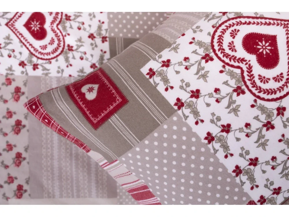 Flanelový povlak Červený patchwork srdíčka