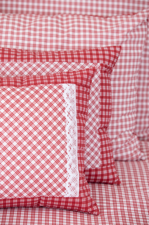 Krepové povlečení ČERVENÁ KOSTIČKA negativ/pozitiv - 1x 240/200 + 2x 70/90