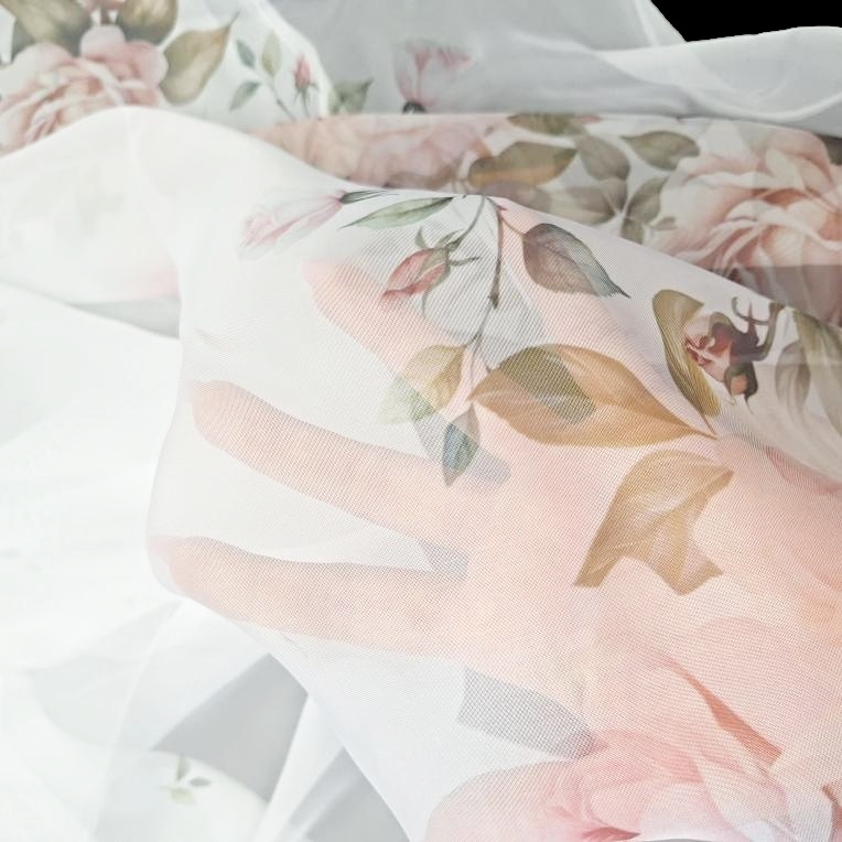 Kusová voálová záclona Růže 