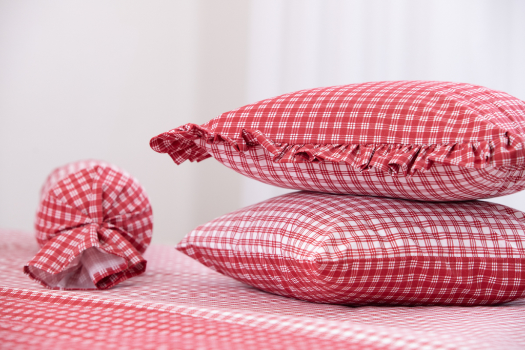 Krepové povlečení ČERVENÁ KOSTIČKA negativ/pozitiv - 1x 240/220 + 2x 70/90