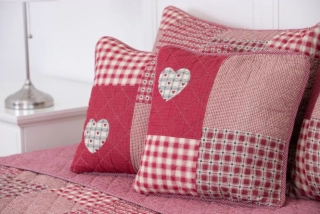 Oboustranný povlak prošívaný DELUXE Patchwork červený - 70/50 cm