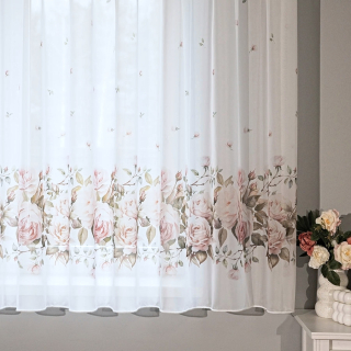 Kusová voálová záclona Růže 