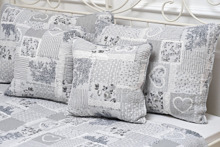 Oboustranný prošívaný povlak DELUXE šedý ROMANTIC - 40/40 cm