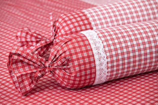 Krepový povlak váleček ČERVENÁ KOSTIČKA negativ/pozitiv - 1x 50/15