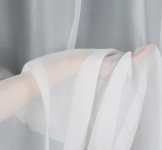 Hladký bílý voál LUX s olůvkem metráž - výška 160cm